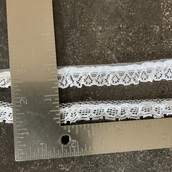 Vintage white ruffled lace trim 7 yards sewing crafting embellishment - Picture 3 of 4